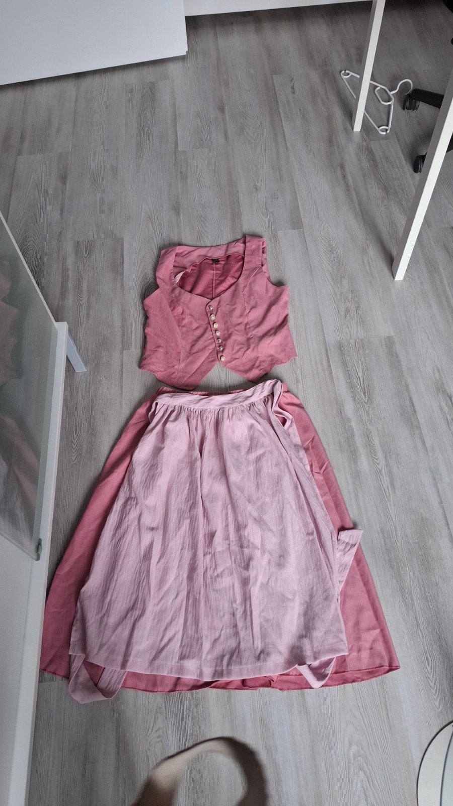 Roze Dirndl Jurk met Schort - Traditionele Klederdracht, Maat 38/40 (M), Ophalen of Verzenden, Roze, Onder de knie