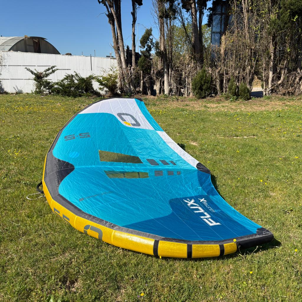 OZONE FLUX V2 Ultra-X 5.5m, Watersport en Boten, Kitesurfen, Geen board, Ophalen of Verzenden, Zo goed als nieuw, Kite