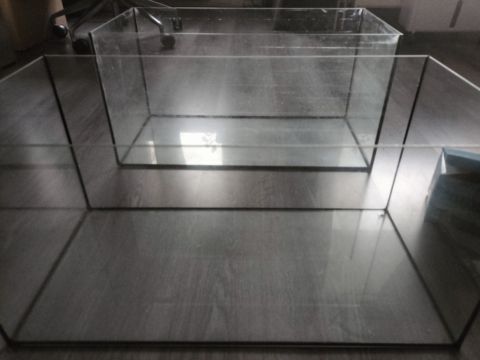 2 aquariums 60cm standaard +afzetbakje compleet, Dieren en Toebehoren, Vissen | Aquaria en Toebehoren, Ophalen, Zo goed als nieuw