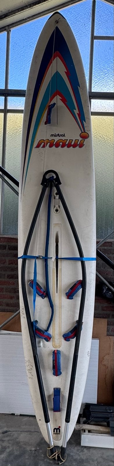 Mistral Maui complete windsurfset met 4 zeilen, Watersport en Boten, Windsurfen, Ophalen, Mistral, Gebruikt, Inklapbaar zwaard