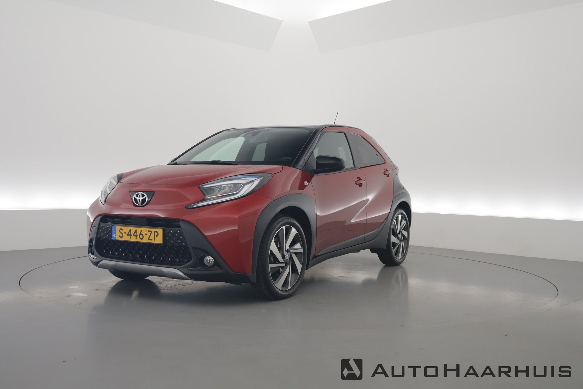 Toyota Aygo X 1.0 VVT-i MT Envy | Rijklaar! | Navi | Apple C, Auto's, Toyota, Gebruikt, 4 stoelen, Leder en Stof, Origineel Nederlands