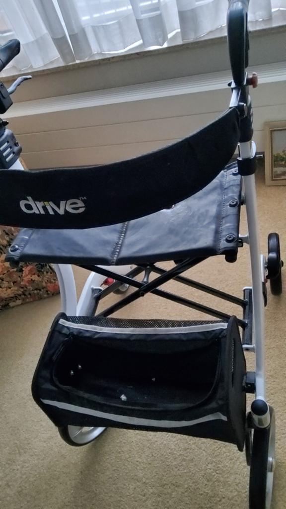 Rollator Merk Nitro, Drive, lichtgewicht, opklapbaar, zwart, Diversen, Rollators, Ophalen, Lichtgewicht, Zo goed als nieuw