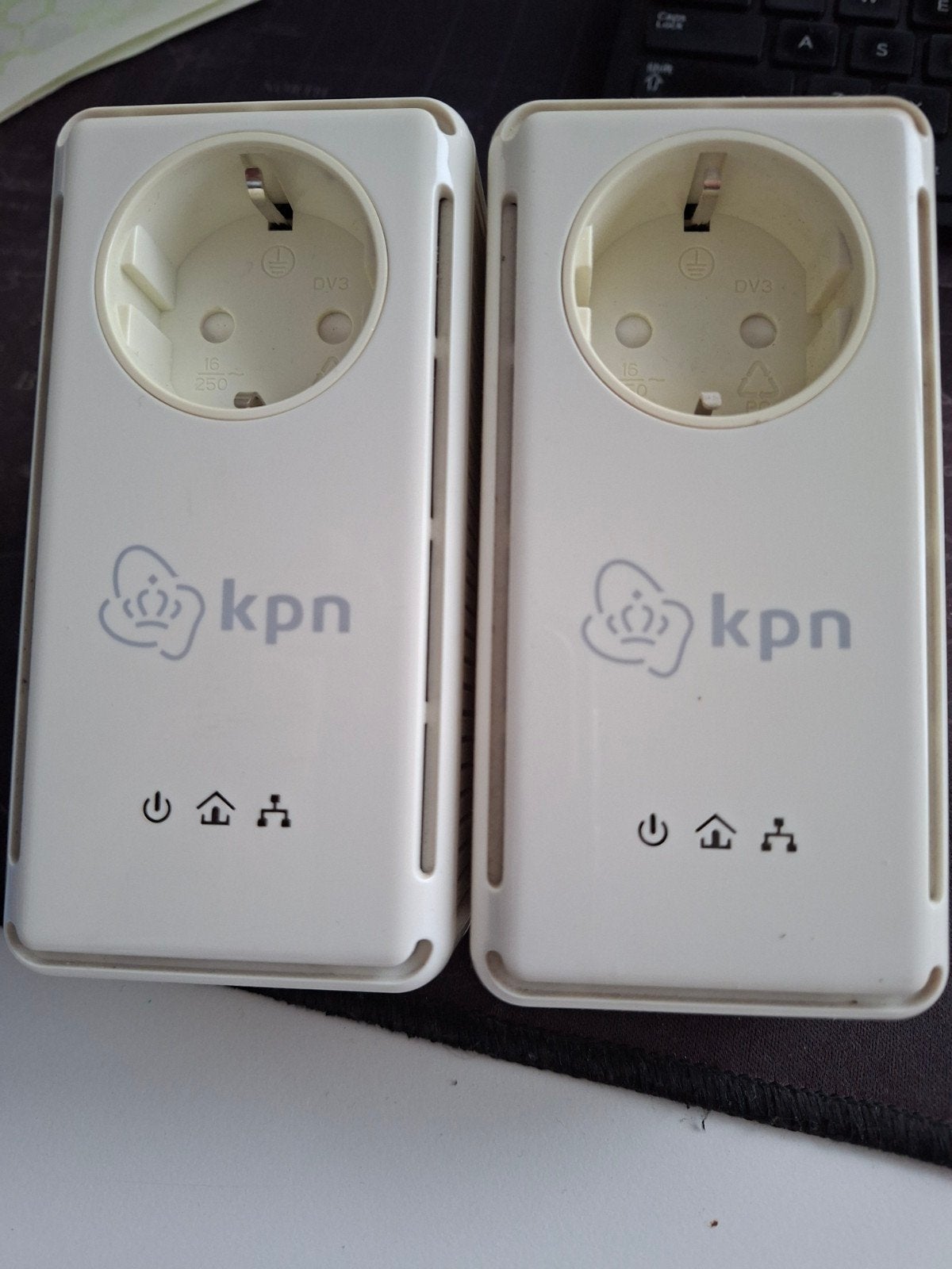 KPN Stroomnet Netwerkadapter Set (2 stuks) met UTP-kabel, Computers en Software, Netwerk switches, Ophalen, Zo goed als nieuw