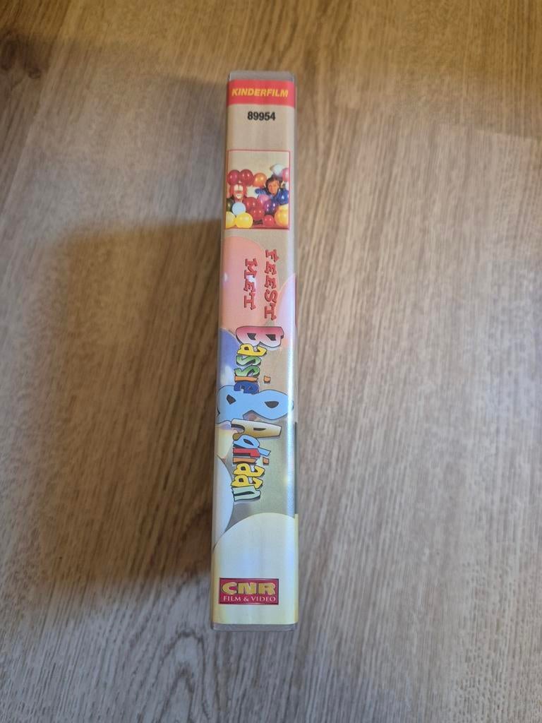 Feest met Bassie en Adriaan VHS videoband, Cd's en Dvd's, VHS | Kinderen en Jeugd, Ophalen of Verzenden