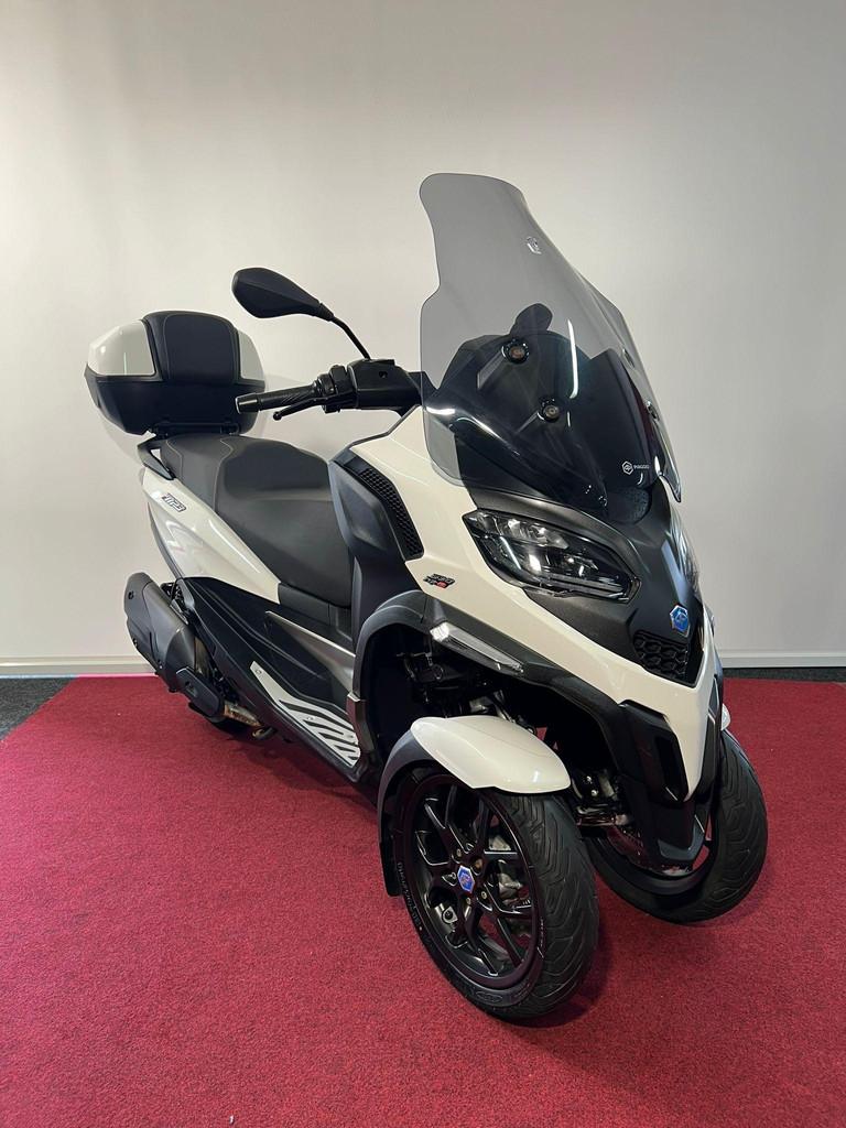 Piaggio MP3 530 HPE Exclusive ABS, Motoren, Motoren | Piaggio, Scooter, Postbus 305
4900 AH  Oosterhout, NL, Customer_service@piaggio.com