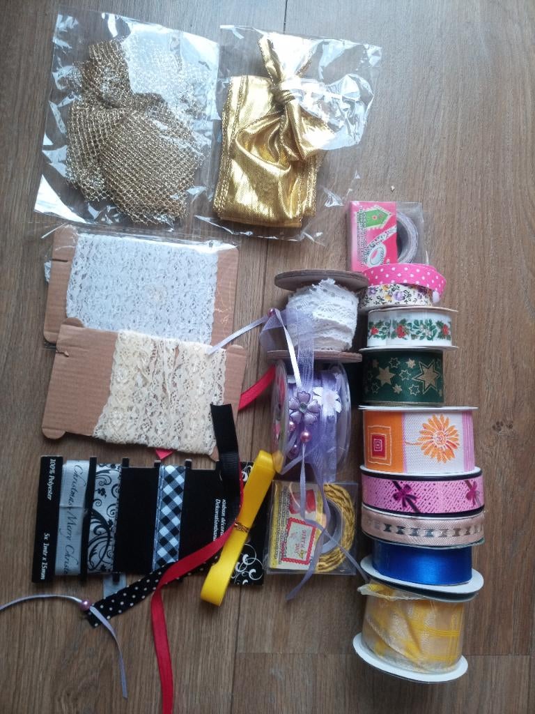 Lint en kantband, Hobby en Vrije tijd, Naaien en Fournituren, Ophalen of Verzenden, Zo goed als nieuw, Lint, Band of Elastiek