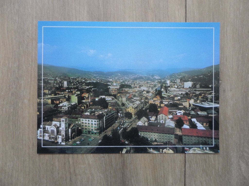 Ansichtkaart Sarajevo stad overview (vanuit westen), Bosnia, Verzamelen, Ophalen of Verzenden, Landmacht, Nederland