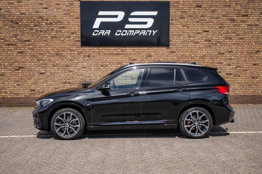 BMW X1 xDrive25e M-Sport BOMVOL, Pano, Leder, HUD, H&K, ACC, Auto's, Gebruikt, Met garantie (alle), Zwart, Bedrijf