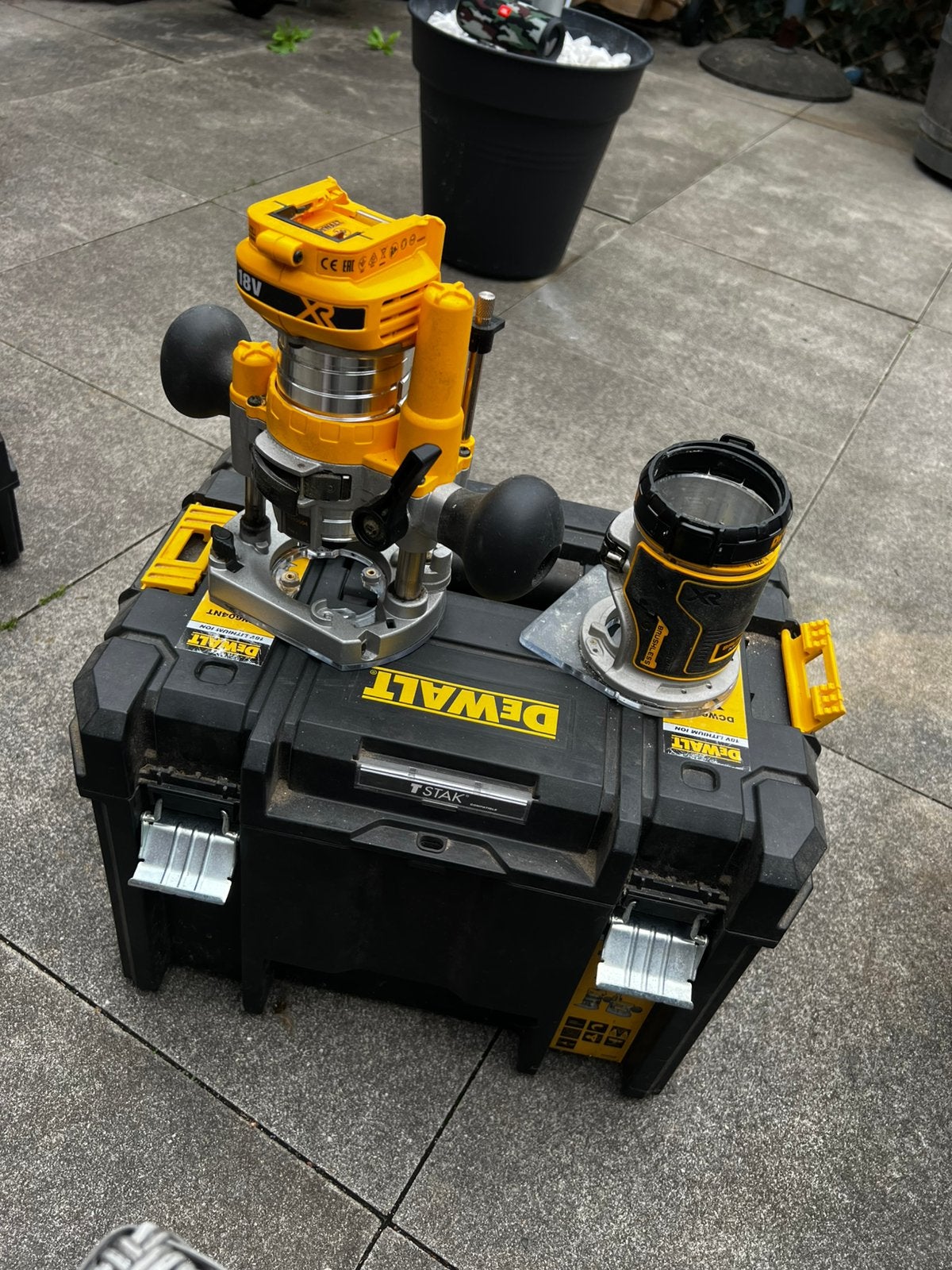 Dewalt DCW604NT accu freesmachine set frees, Ophalen, Zo goed als nieuw