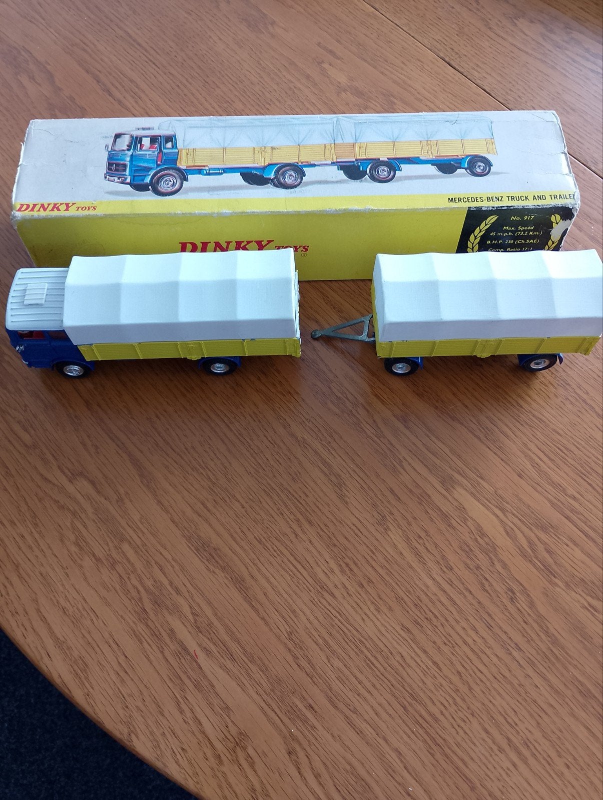 Dinky Toys Mercedes-Benz Truck and Trailer (917), Hobby en Vrije tijd, Modelauto's | 1:43, Ophalen, Gebruikt, Overige merken