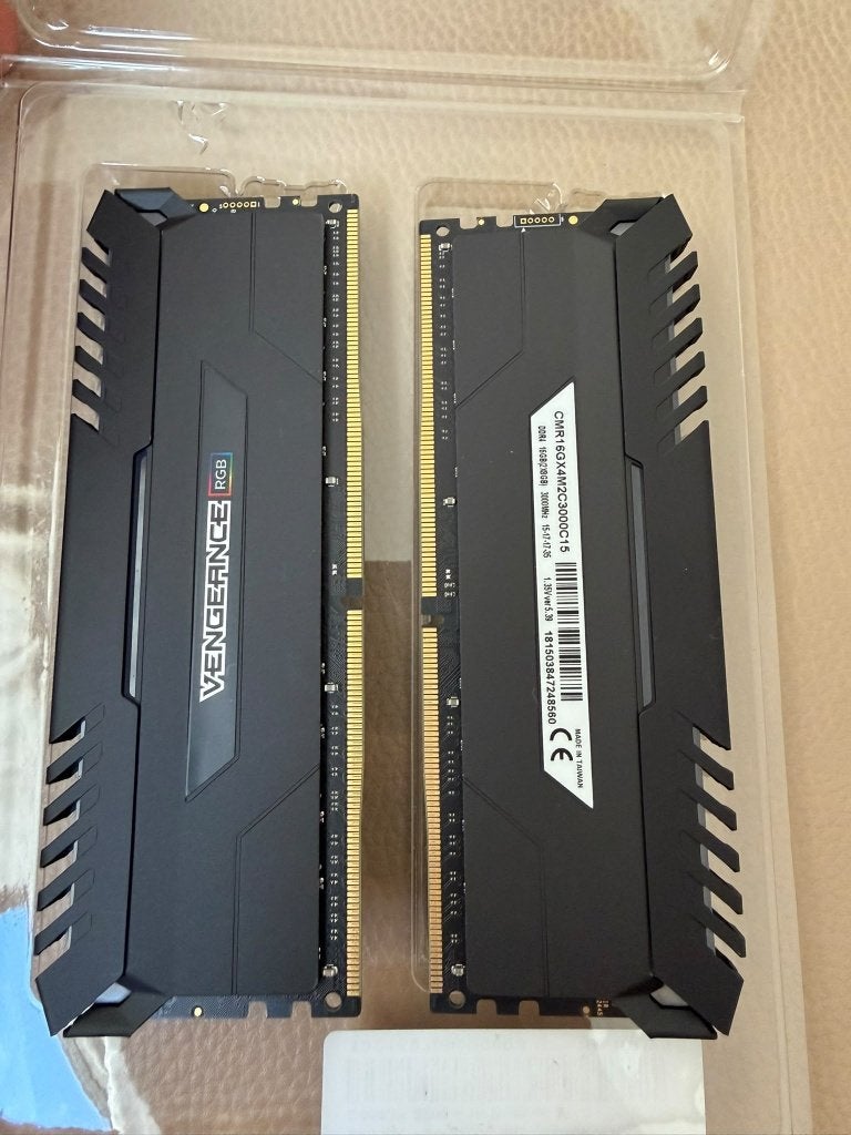 Corsair Vengeance RGB DDR4 16GB (2x8GB) 3000MHz CL15, DDR4, Ophalen of Verzenden, Zo goed als nieuw, Desktop