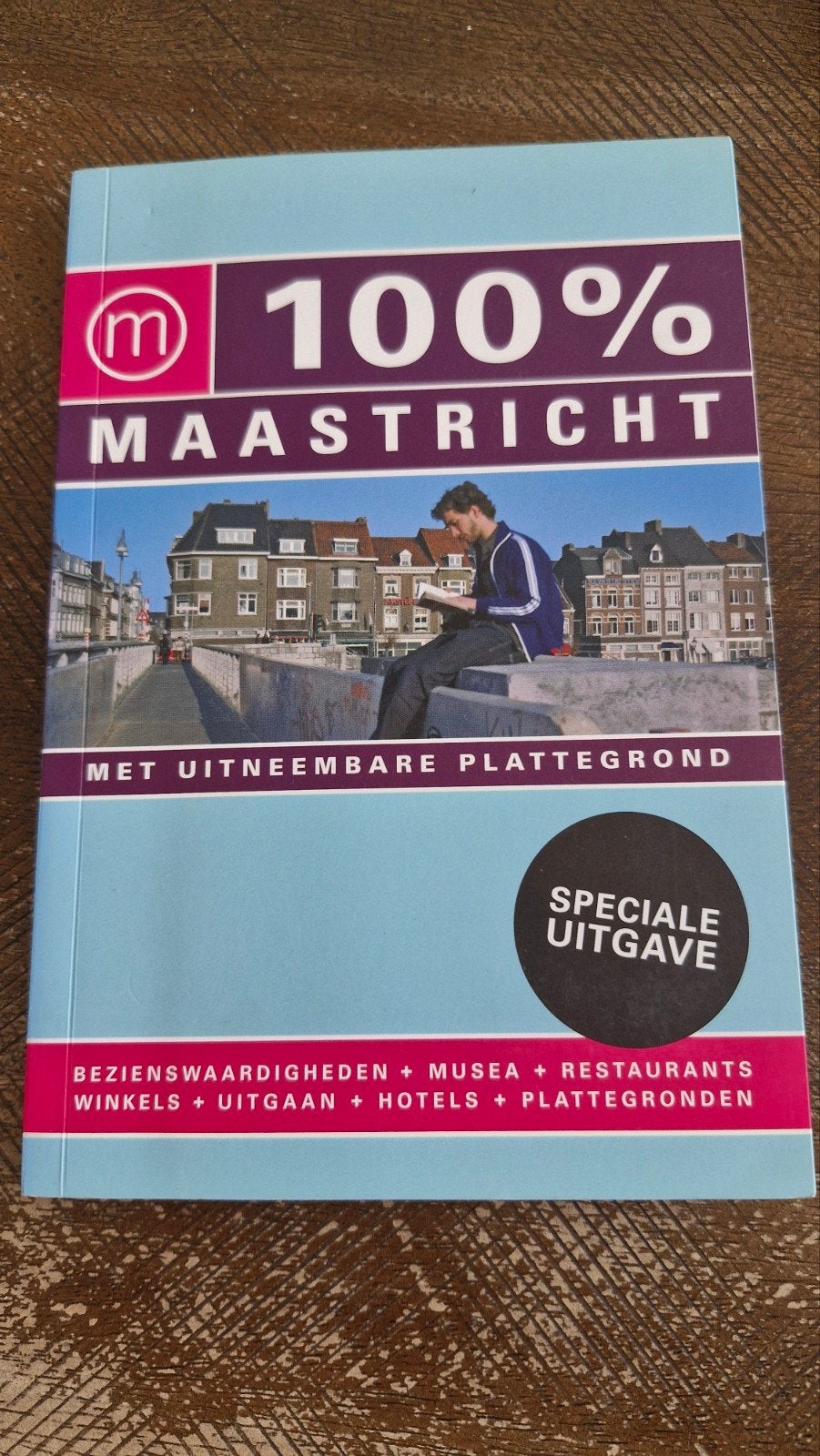 100% Maastricht Reisgids - Speciale Uitgave, Budget, Ophalen of Verzenden, Zo goed als nieuw, Reisgids of -boek
