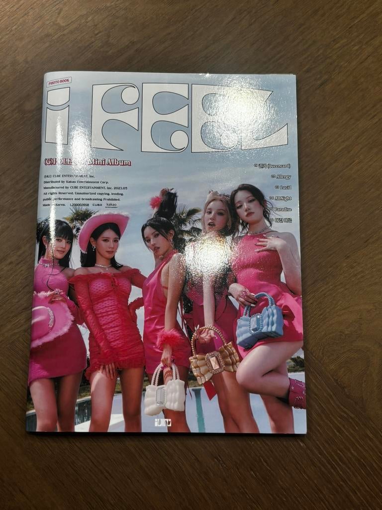 KPOP (G)I-DLE - I Feel Album, Photobook Versie, Ophalen of Verzenden, Zo goed als nieuw