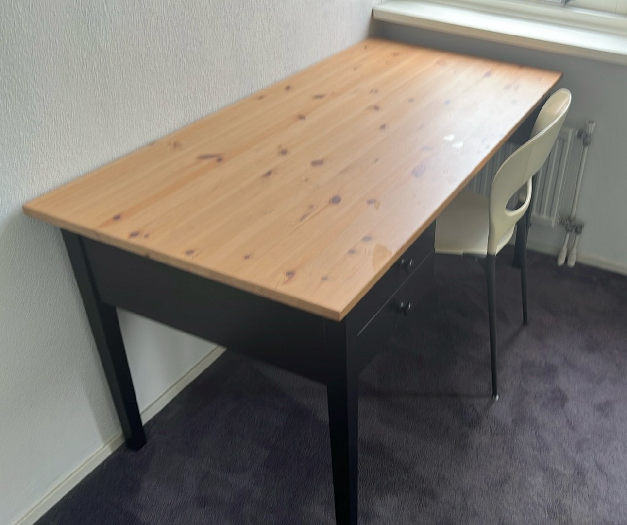 Ikea buro met witte stoel, Huis en Inrichting, Bureaus, Ophalen, Gebruikt, Scandinavisch, Schoolbureau