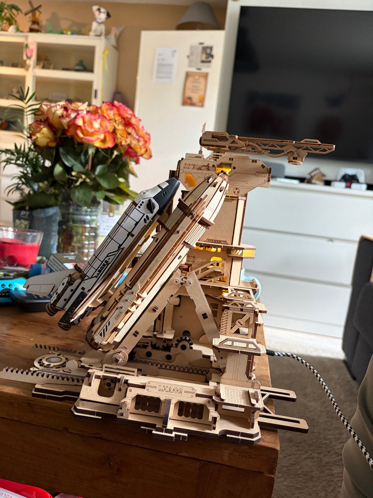 Houten 3D Puzzel Ruimte Shuttle met Lanceerplatform, Overige merken, Ophalen of Verzenden, Zo goed als nieuw, Groter dan 1:32
