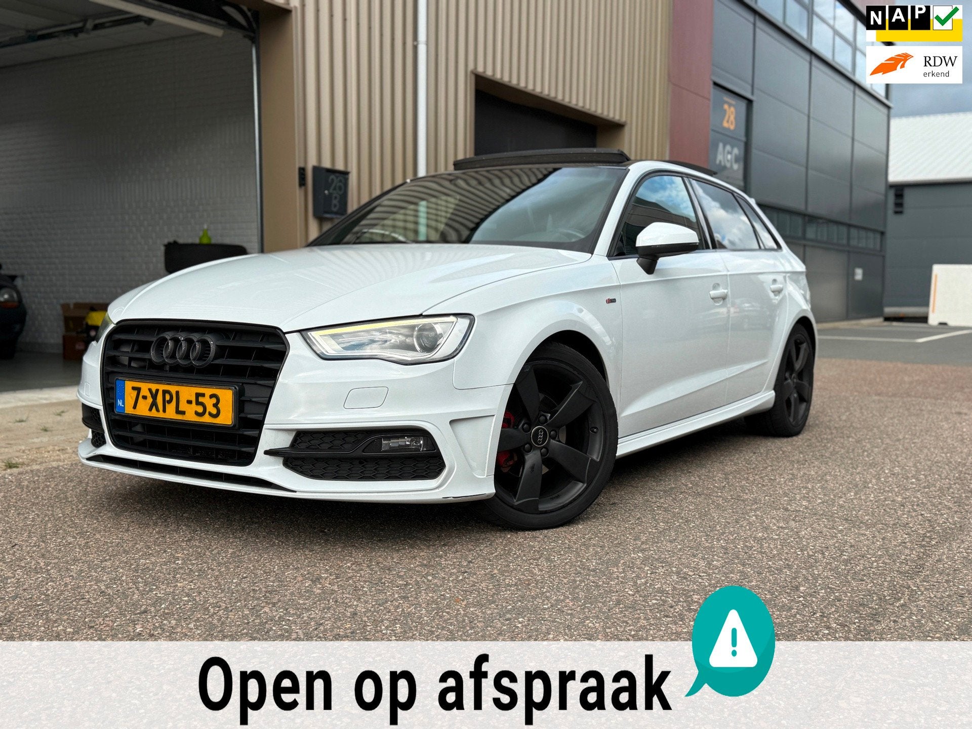 Audi A3 Sportback 1.4 TFSI CoD Ambition Pro Line S Pano DSG, Gebruikt, 4 cilinders, 1210 kg, Leder en Stof