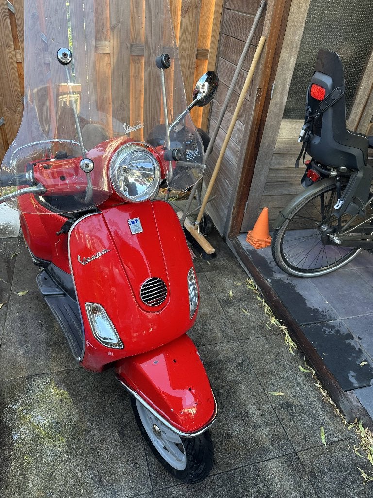 Vespa LX50 2012, rijdt nog, veel schade, Ophalen, Gebruikt, Maximaal 45 km/u, 49 cc