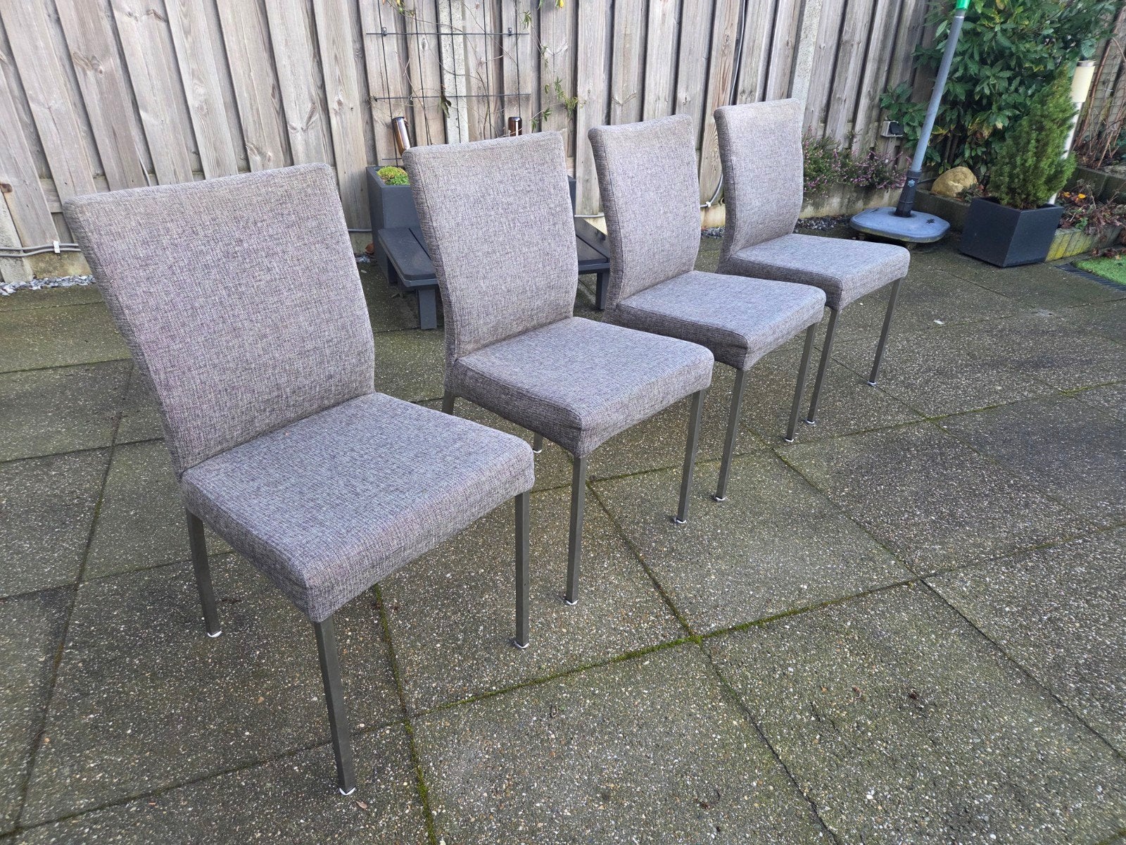 Grijze stoffen eetkamerstoelen met RVS poten, Ophalen, Gebruikt, Grijs, Stof