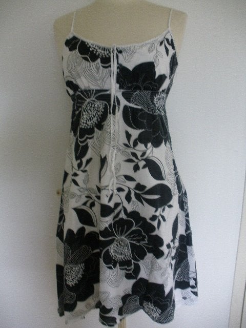 ESPRIT jurk wit met zwarte bloemen maat 38, Kleding | Dames, Maat 38/40 (M), Wit, Ophalen of Verzenden, Zo goed als nieuw