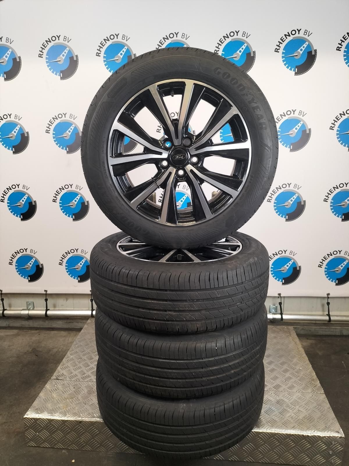 Ford Puma 2024 Zomerset Goodyear 215/55 17, -, -, Banden en Velgen, 17 inch