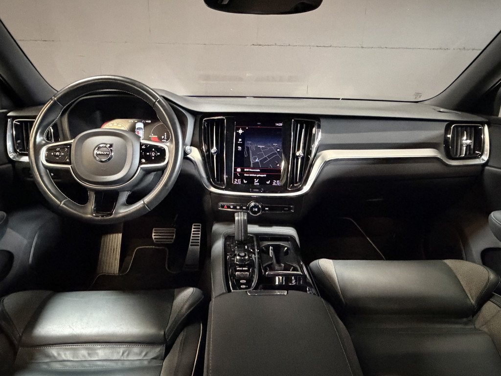 Volvo V60 2.0 T8 Recharge AWD R-Design | Elektr. trekhaak |, Auto's, Volvo, Wit, Hybride Elektrisch/Benzine, 129 €/maand, 11 kWh