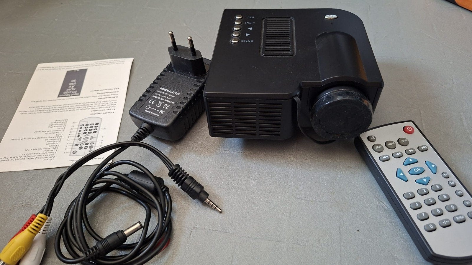 Mini LED Projector met Afstandsbediening, Onbekend, Ophalen of Verzenden, Zo goed als nieuw, LCD