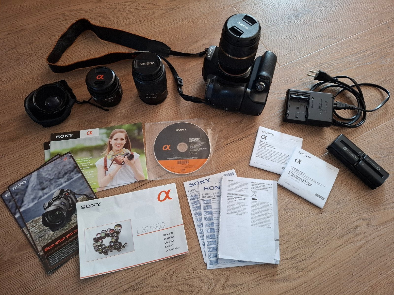 Sony Alpha 550 Spiegelreflexcamera met 4 lenzen en grip, Ophalen of Verzenden