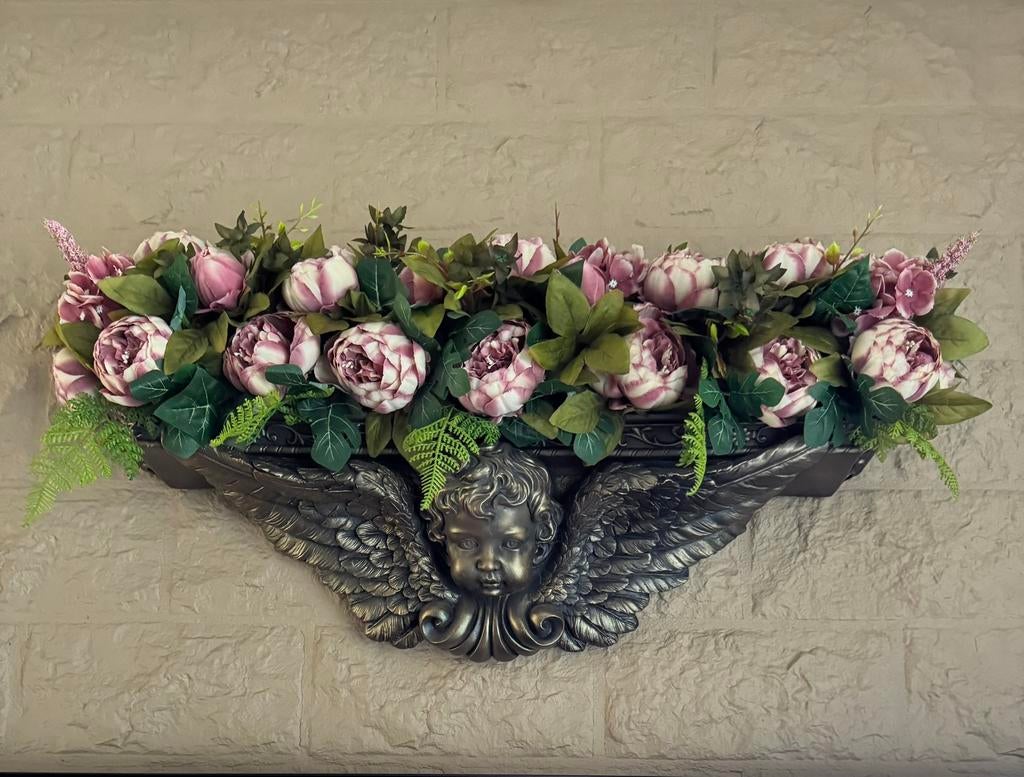 Baroque engel met kunstbloemen, Ophalen of Verzenden, Gebruikt, Bloemstuk