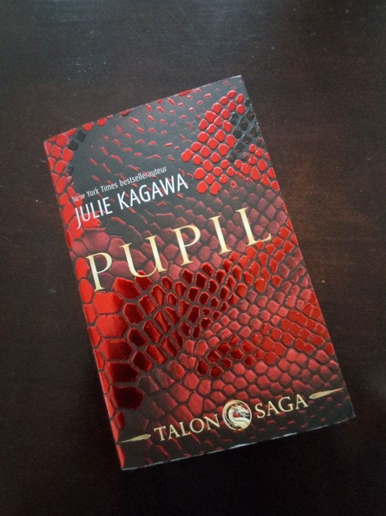 Julie Kagawa - pupil NL, Ophalen of Verzenden, Zo goed als nieuw