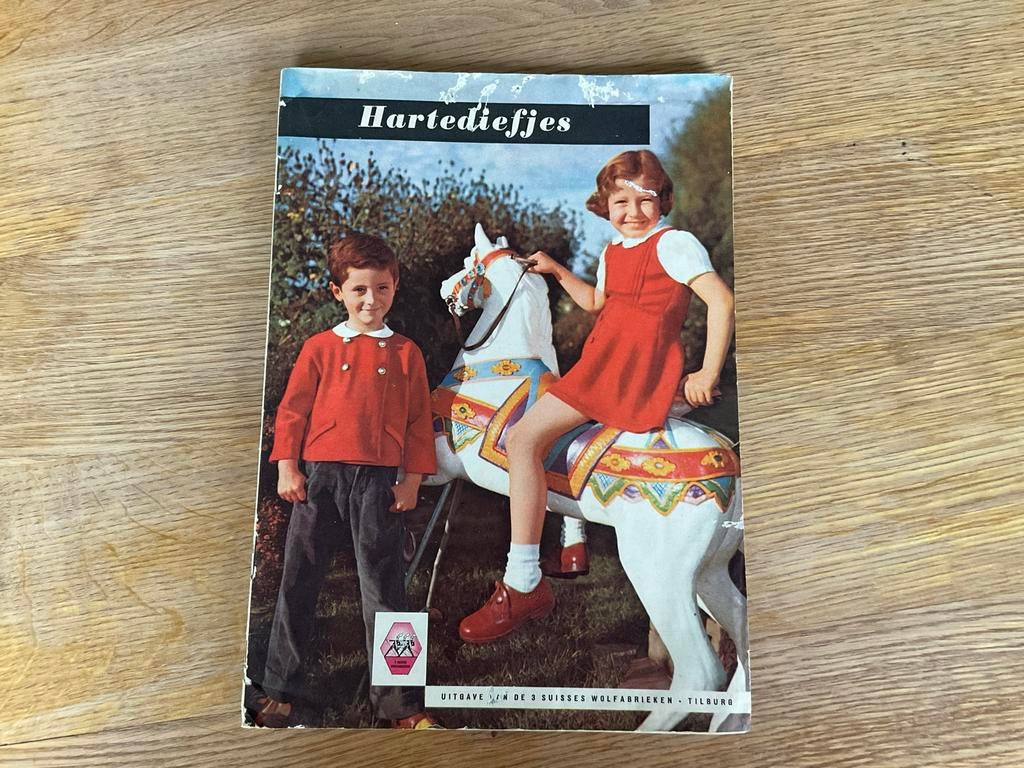Vintage breiboek "HARTEDIEFJES" (1950s), Verzamelen, Retro, Ophalen