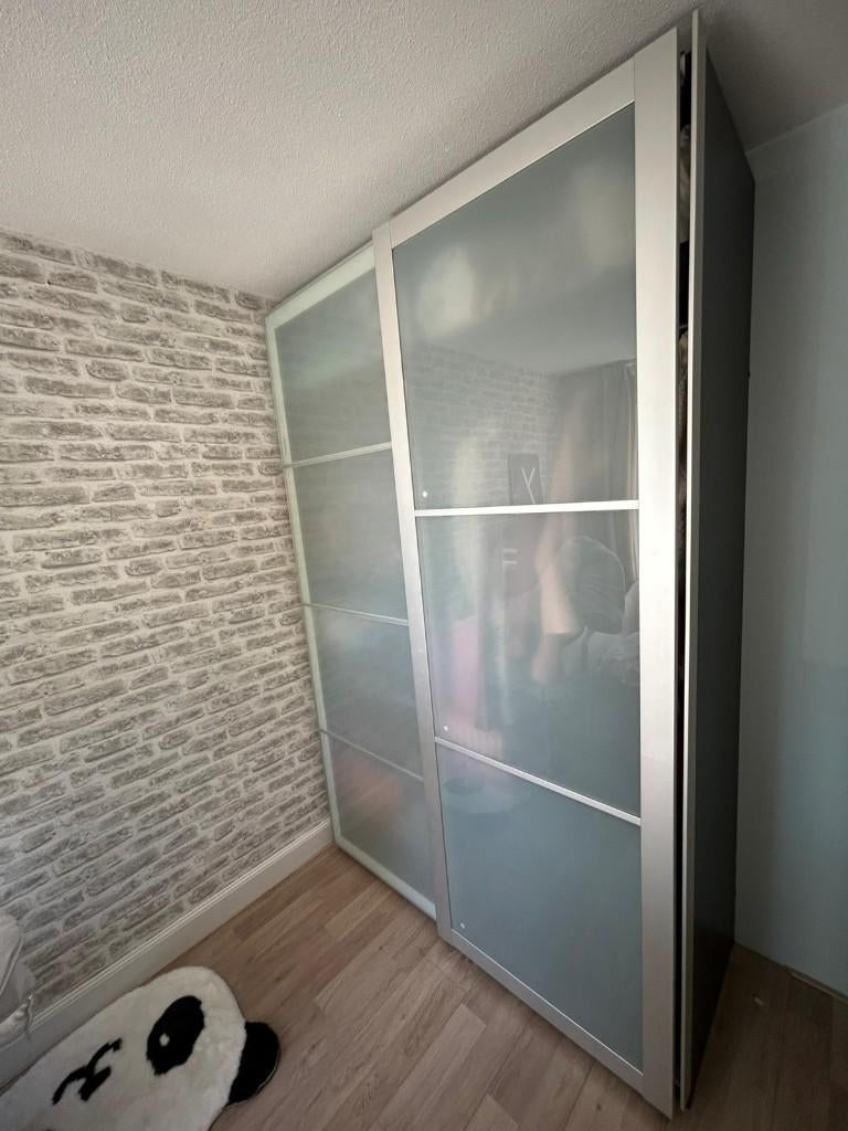 PAX Ikea Kast zwart / glans schuifdeur, Ophalen, 150 tot 200 cm, Zo goed als nieuw, 50 tot 75 cm