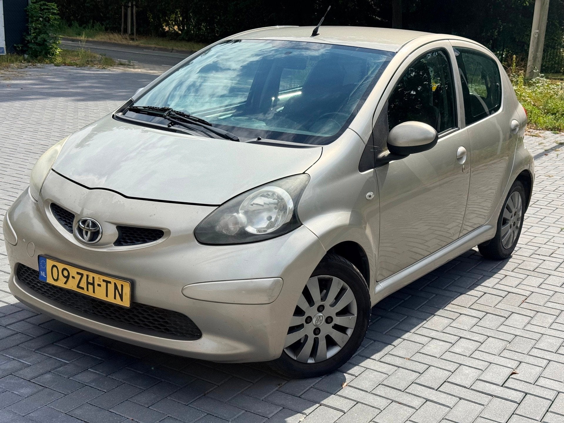 Toyota Aygo 1.0-12V +/Airco/Leer/Elekt Raam/LMV/NAP, Voorwielaandrijving, Gebruikt, Zwart, 4 stoelen