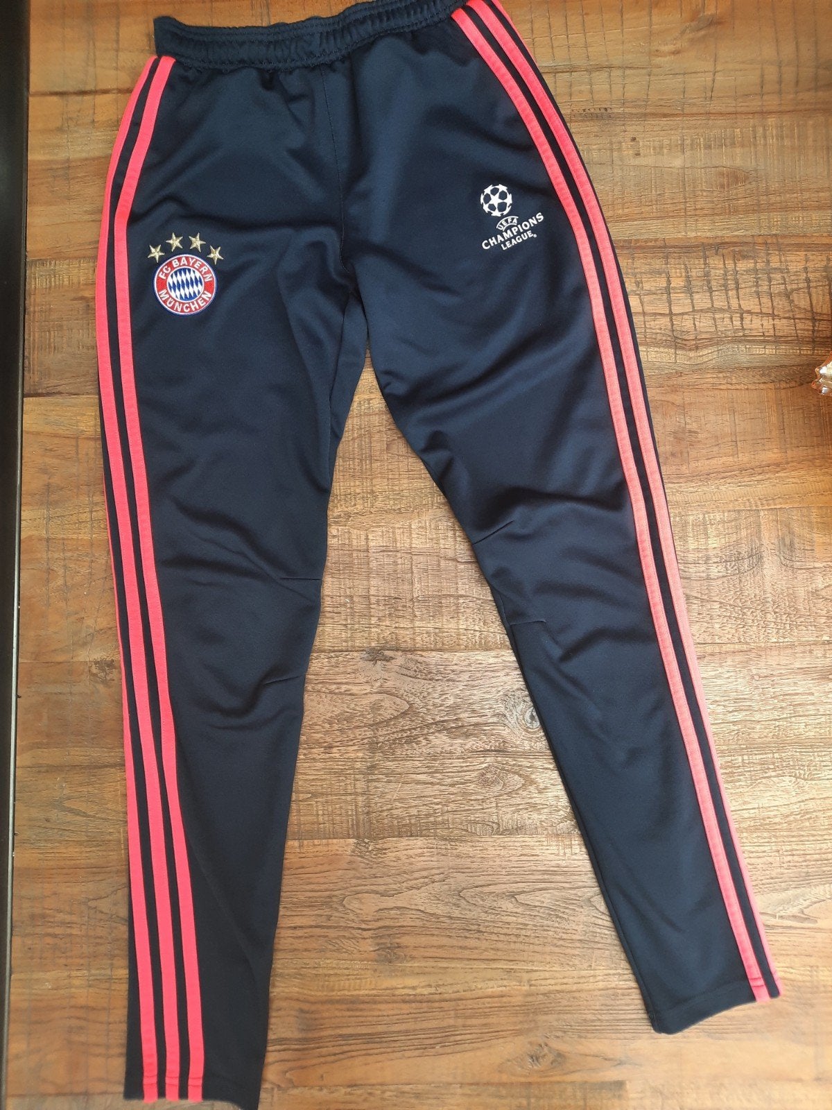 Bayern Munchen voetbal trainingsbroek maat XS, Ophalen of Verzenden, Zo goed als nieuw, Buitenlandse clubs, Overige typen