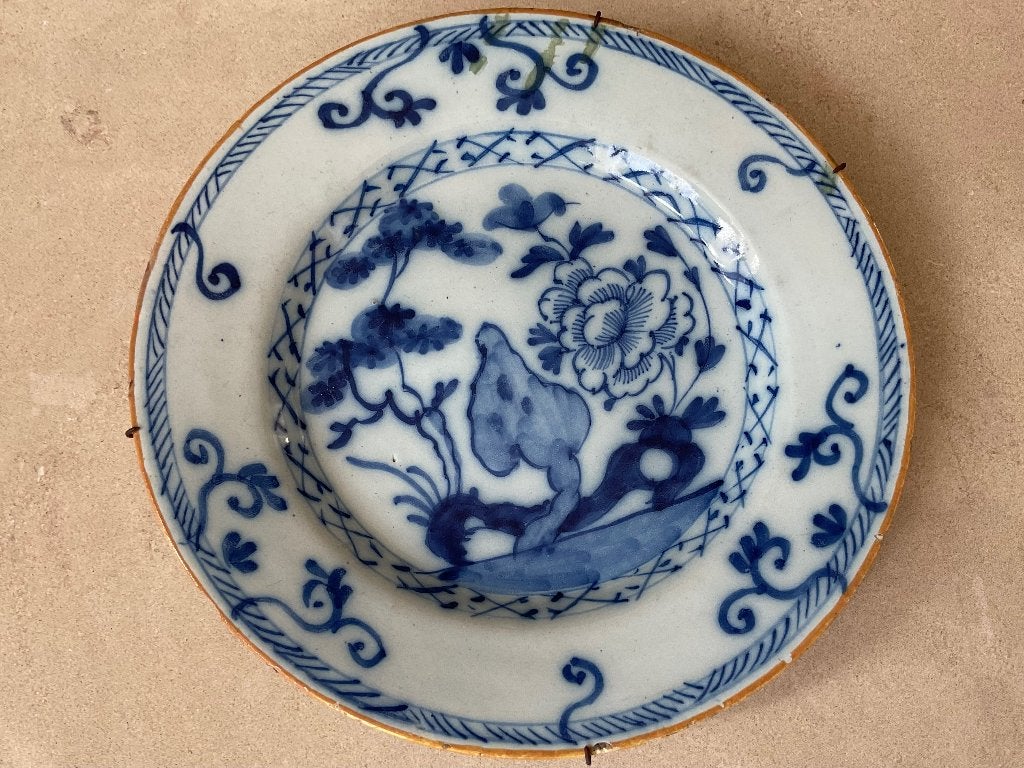 Antiek wandbord onder glazuur gele rand met Chinees decor, Antiek en Kunst, Verzenden