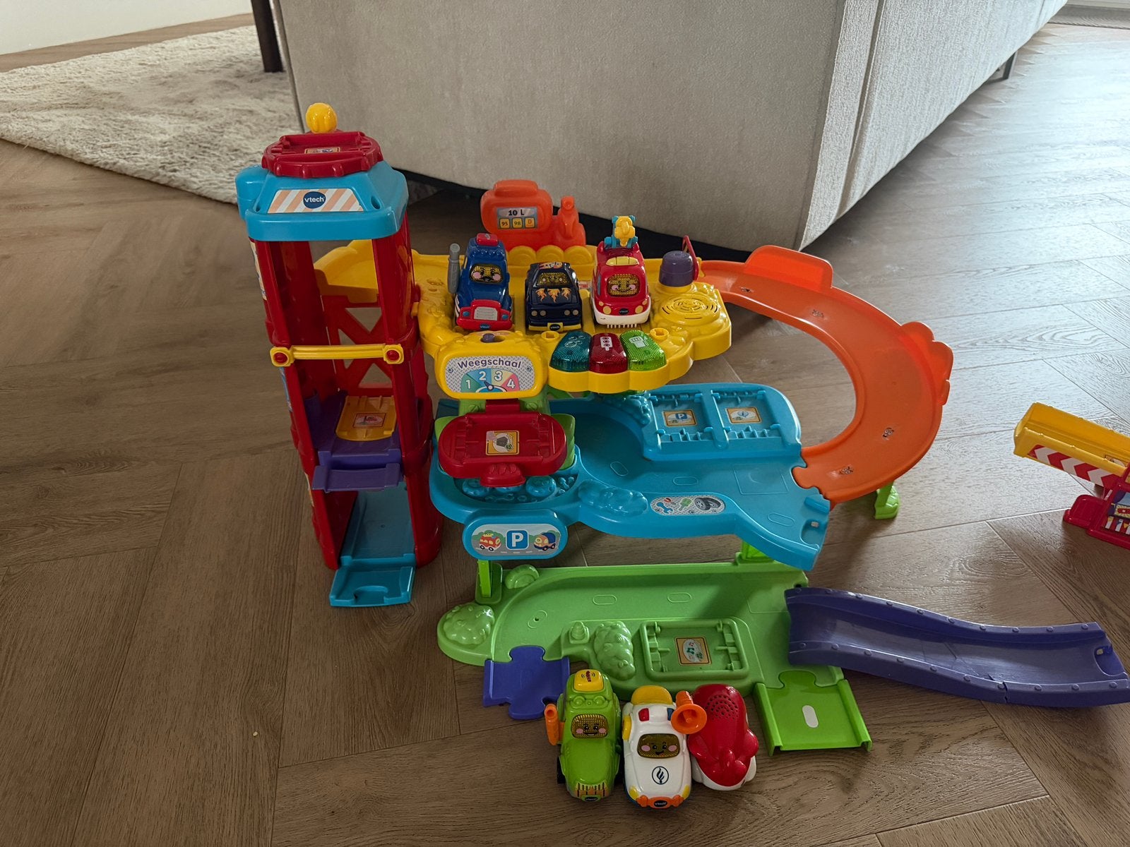 VTech Toet Toet Auto’s garage / parkeergarage + 6 auto’s, Kinderen en Baby's, Speelgoed | Vtech, Ophalen, Zo goed als nieuw, 2 tot 4 jaar