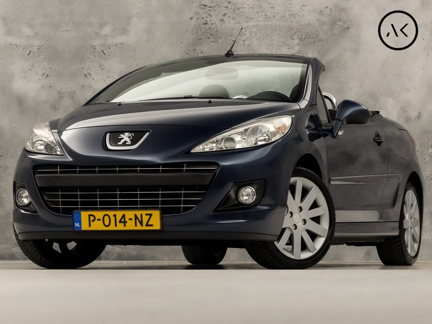 Peugeot 207 CC 1.6 VTi Griffe (CLIMATE, TREKHAAK, CRUISE, SP, Voorwielaandrijving, Euro 5, Gebruikt, Zwart