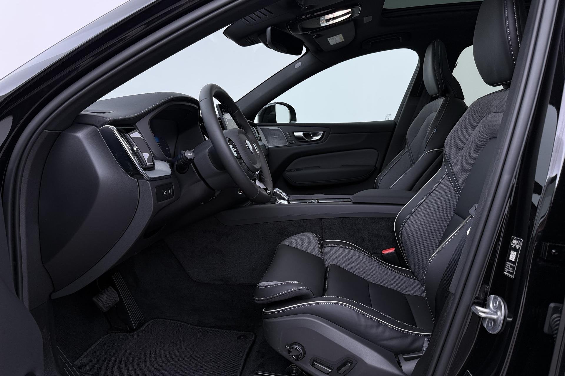 Volvo XC60 T8 Ultra Black Edition | ACC | Panoramadak | 360, Auto's, Automaat, Gebruikt, Euro 6, 4 cilinders