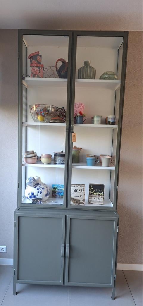 New Routz  kast groen, Ophalen, Zo goed als nieuw, 25 tot 50 cm