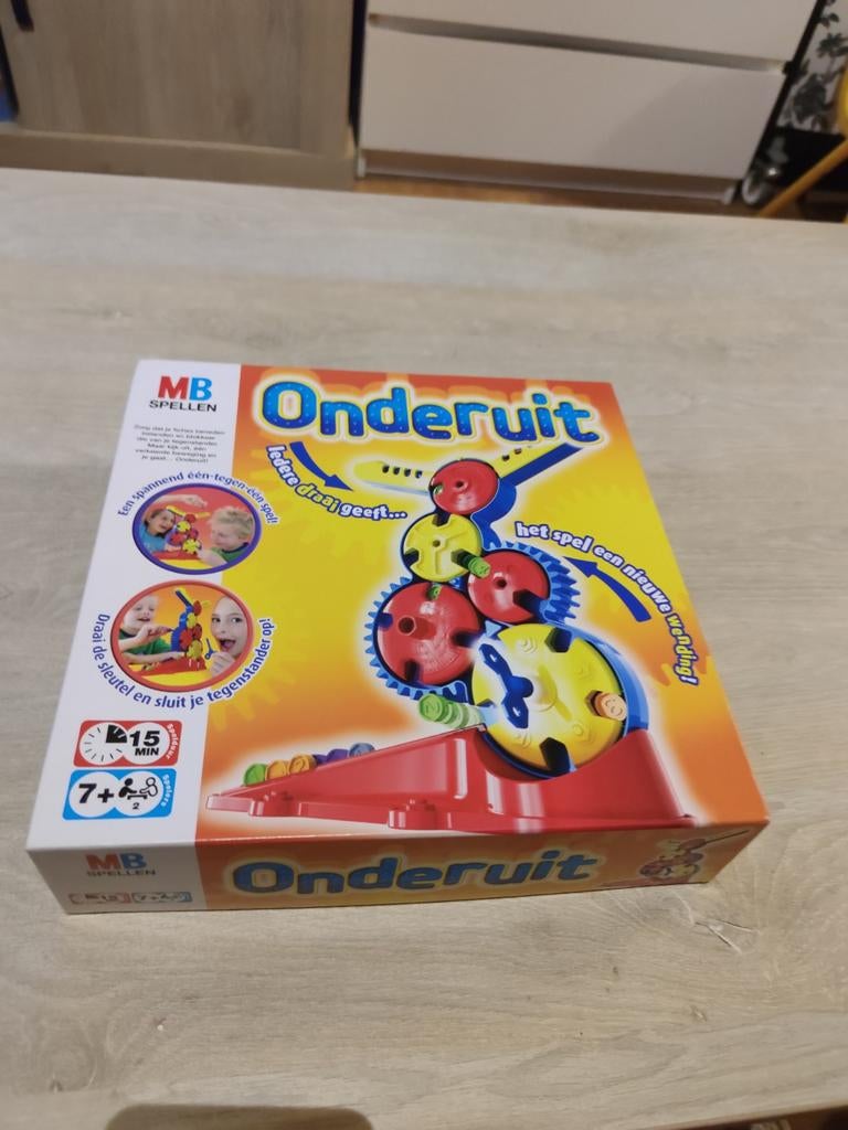 MB Spellen Onderuit - Strategisch Tandwielspel, Een of twee spelers, Ophalen of Verzenden, Hasbro European Services, 4 The Square, Stockley Park, Uxbridge, Middlesex, UB11 1ET, UK