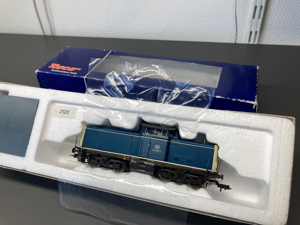 Roco 212 vande DB ( 62827) Digitaal, Gelijkstroom, Wagon, Ophalen of Verzenden, Zo goed als nieuw