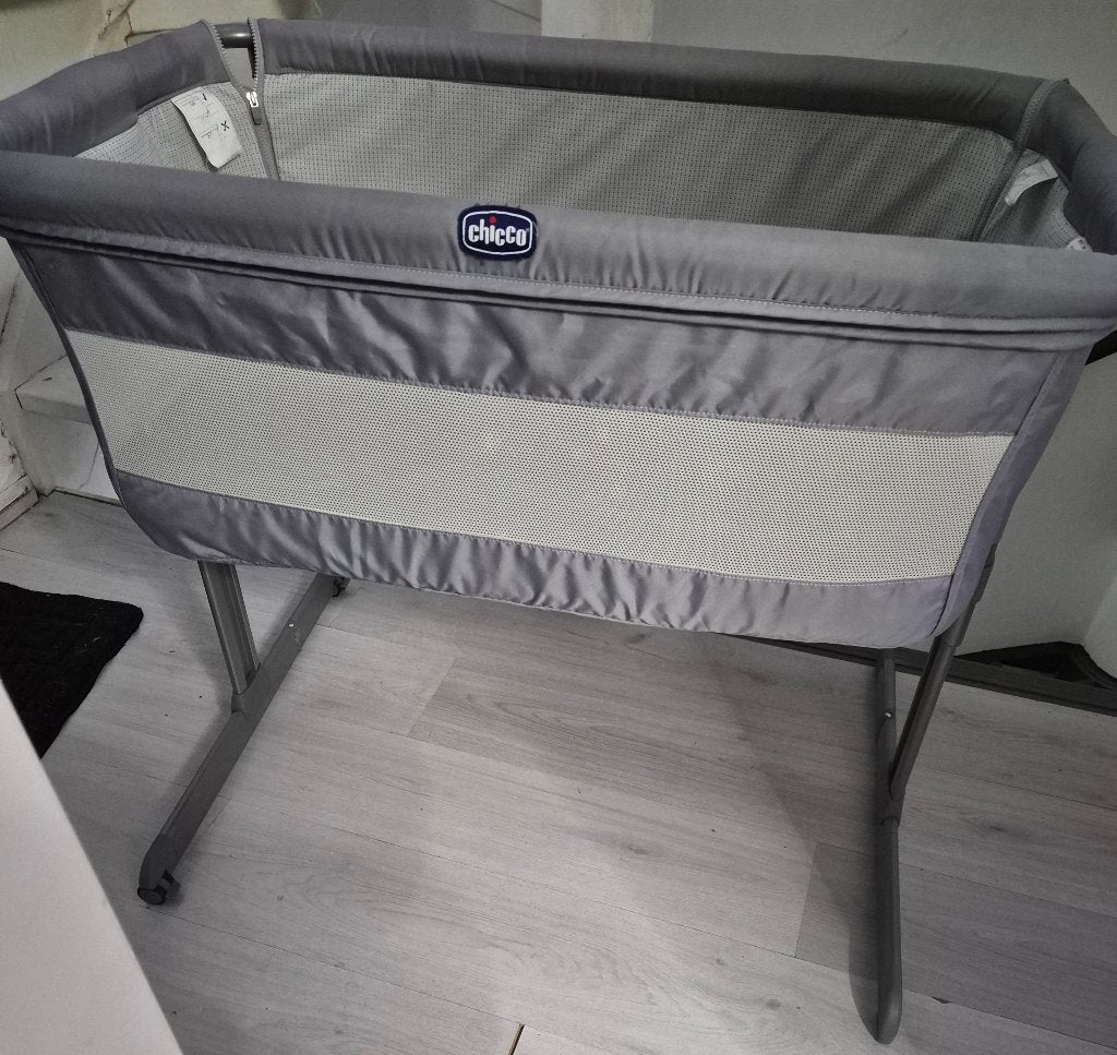 Co sleeper / zij slaap bedje merk Chicco, Kinderen en Baby's, Babywiegjes en Ledikanten, Ophalen, Zo goed als nieuw, Ledikant