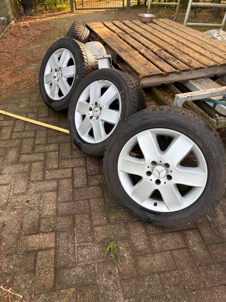 Mercedes Viano vito 17 inch velgen met winterbanden, Auto-onderdelen, Banden en Velgen, Ophalen, Bestelwagen, Banden en Velgen