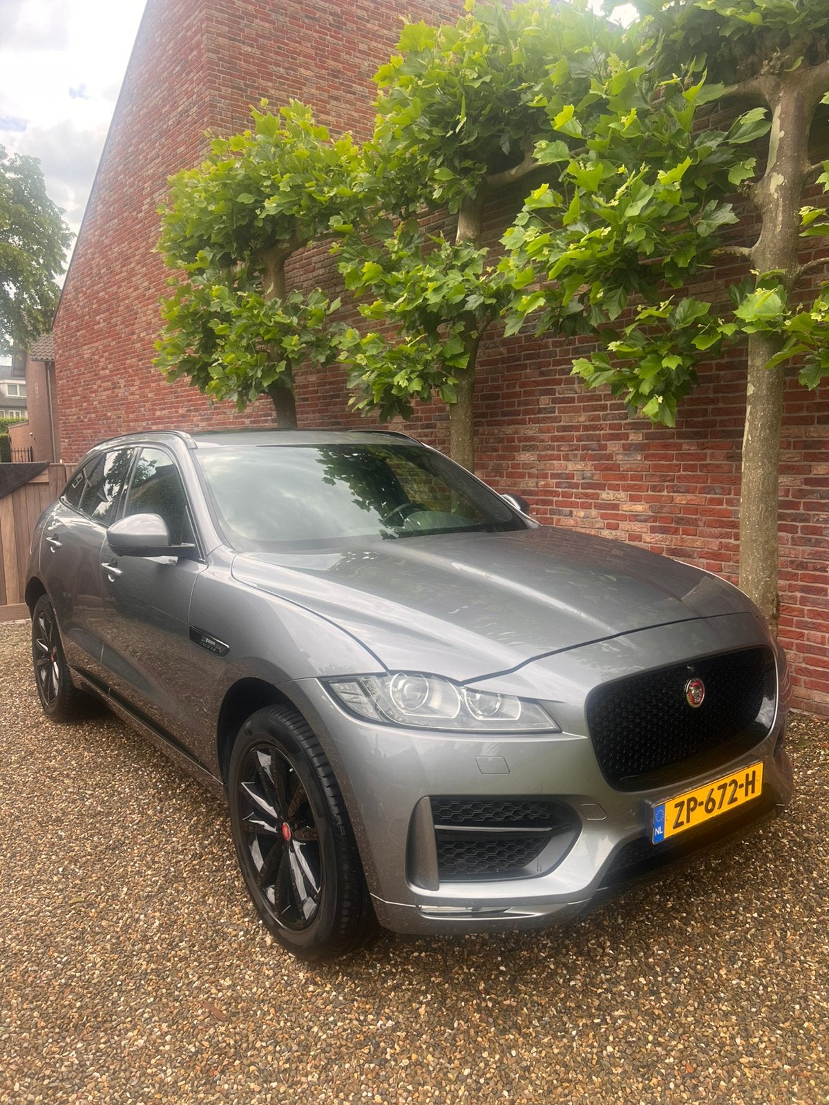 Jaguar F-Pace 2.0 Supercharged R sport 250pk  Aut 2019 Grijs, Zwart, 4 cilinders, Start-stop-systeem, Vierwielaandrijving