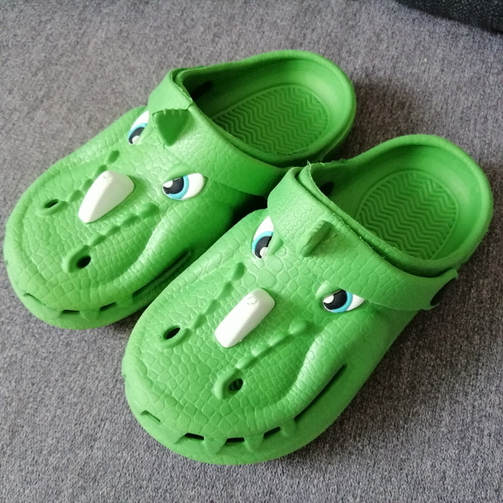 Kinder klompen, dinosaurus. Maat: 30, Overige typen, Ophalen of Verzenden, Zo goed als nieuw, Jongen
