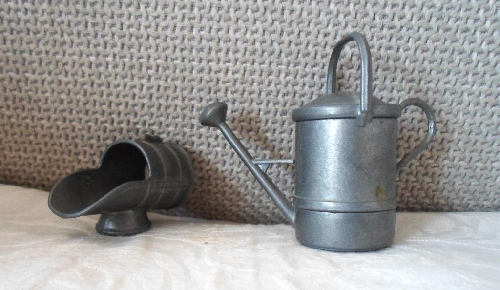 Tinnen kolenkit en gieter. Voor poppenhuis., Ophalen of Verzenden, Zo goed als nieuw, Gebruiksvoorwerp
