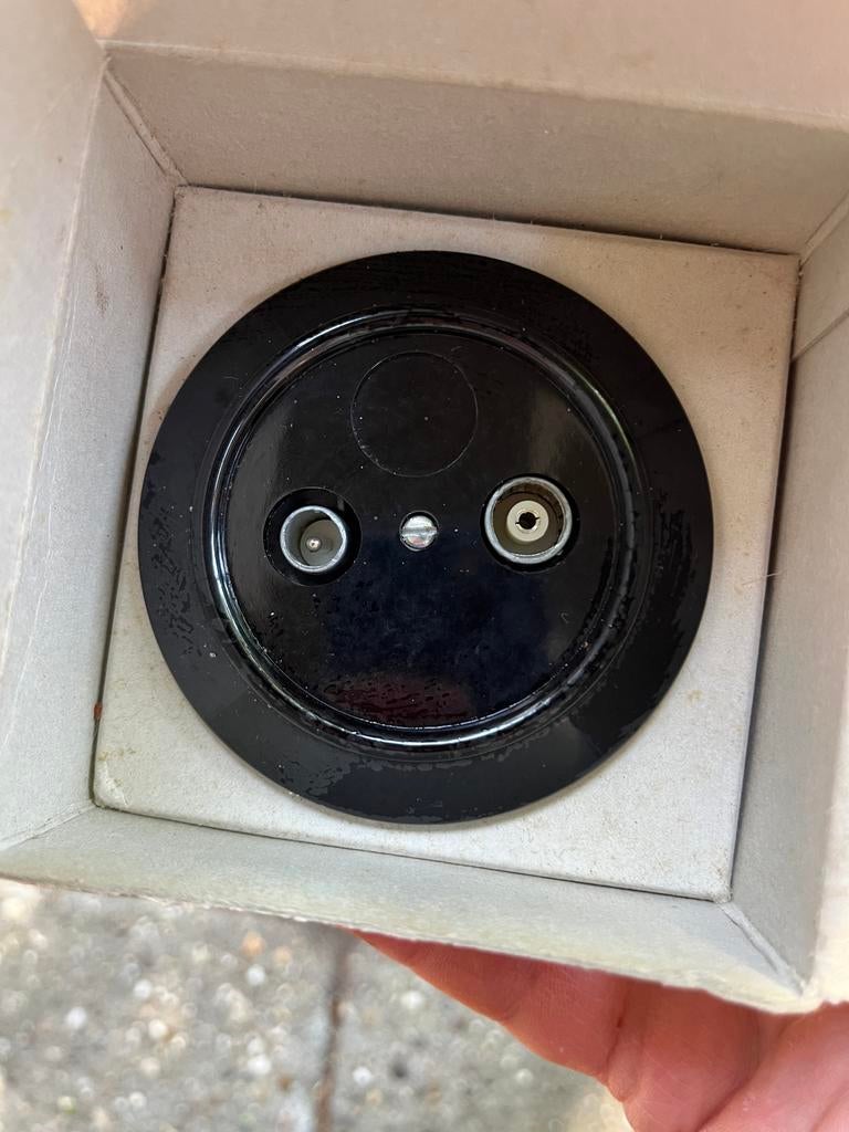 Bakeliet wandcontactdoos radio/TV - Nieuw in verpakking, Ophalen of Verzenden, Nieuw, Coaxiale kabel