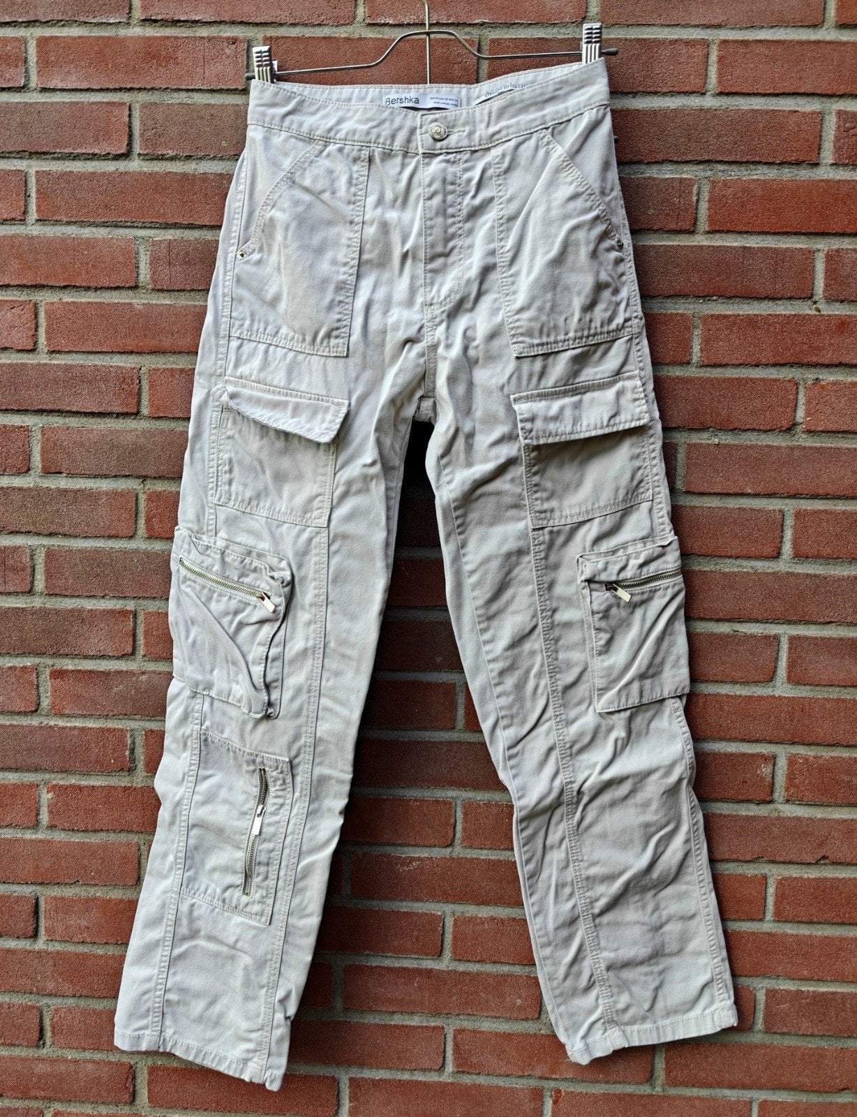 Bershka straight fitted cargo pants maat 34 (XS), Wit, Zo goed als nieuw, Maat 34 (XS) of kleiner, Lang