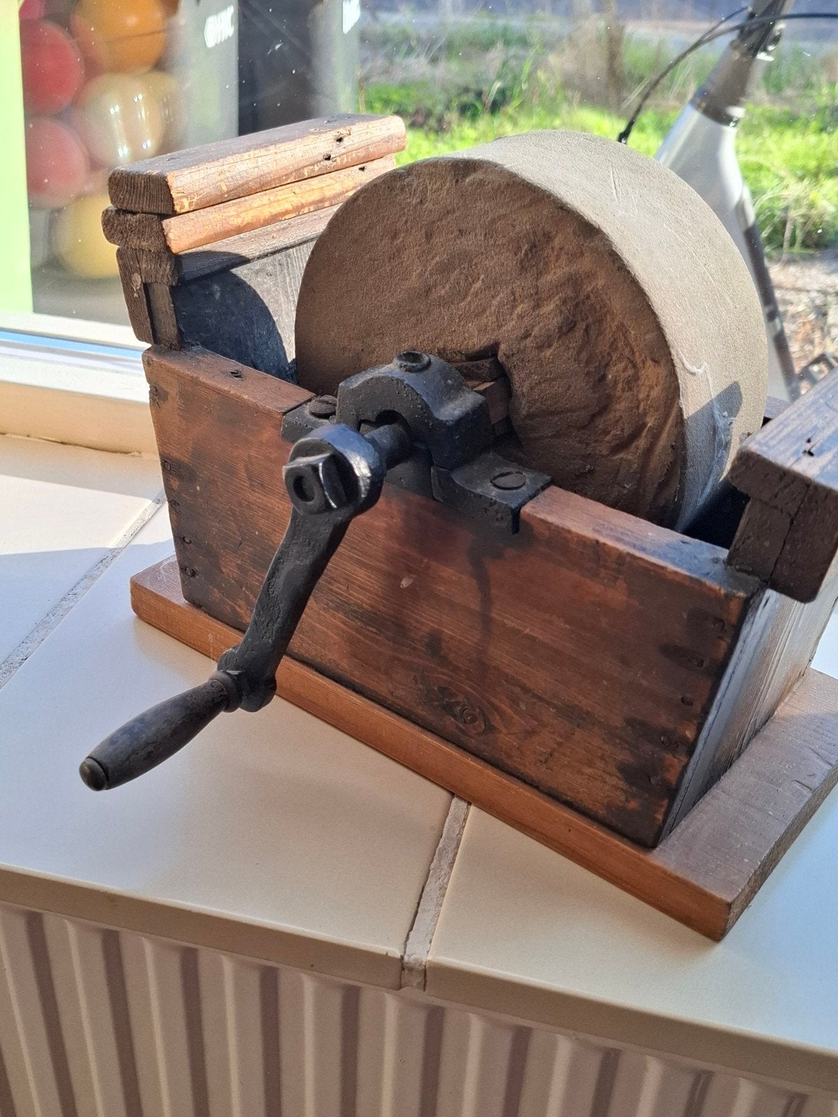 Antieke slijpsteen met houten frame en zwengel, Ophalen, Gebruikt, Overige typen