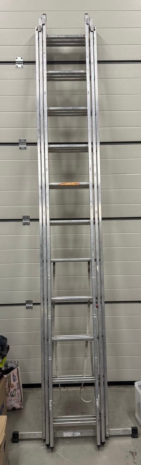 Aluminium Drie Delen Reformladder - 11 Sporten, Doe-het-zelf en Verbouw, Ophalen, Zo goed als nieuw, Ladder, Opvouwbaar of Inschuifbaar