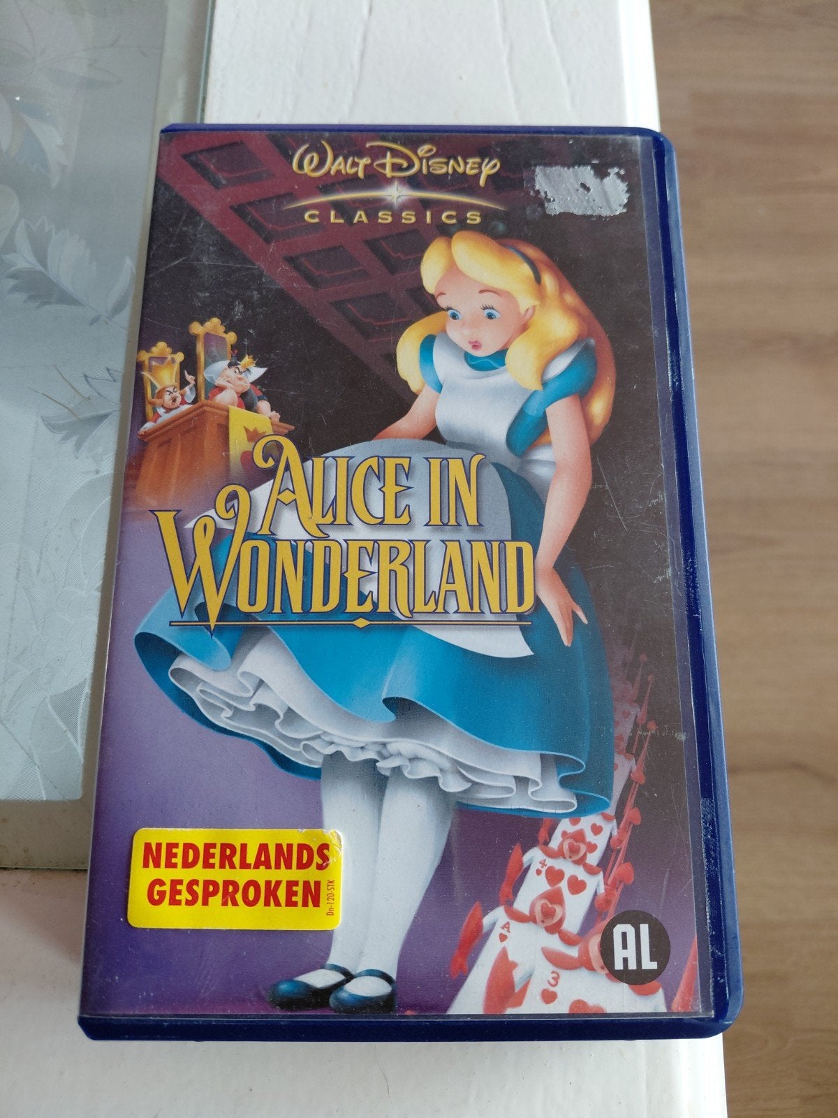 Disney Classics Alice in Wonderland speciale uitvoering VHS., Cd's en Dvd's, VHS | Kinderen en Jeugd, Gebruikt, Alle leeftijden